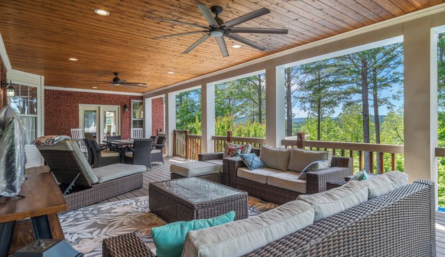 The Ouachita Hideaway - POOL! - Entertaining deck! - 2 living areas - Ping Pong