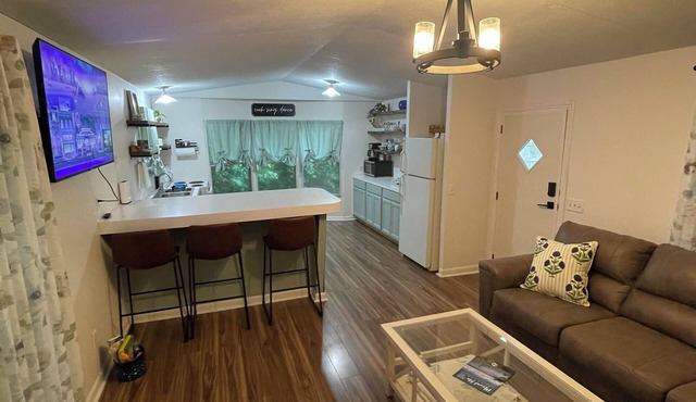 The Ouachita Nook-home near lake, crystal digging, in the heart of Mount Ida!