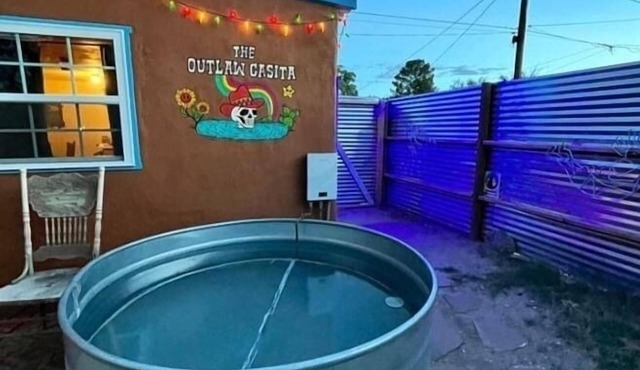 THE OUTLAW CASITA: A Private Pet Friendly Tiny Home w/Hot Springs