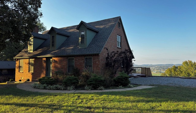 The Outlook Scenic Views & Modern Comfort