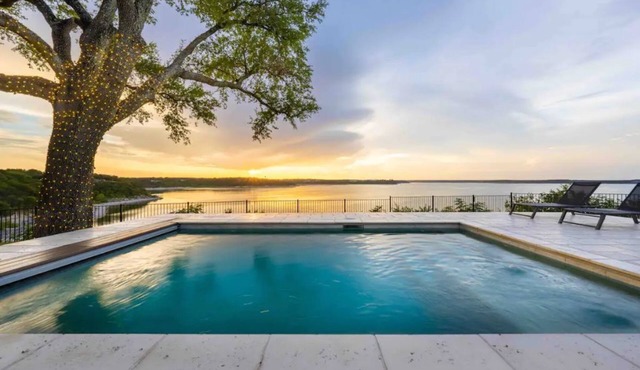 The Overlook at Lake Belton | Luxury Villa | Pool