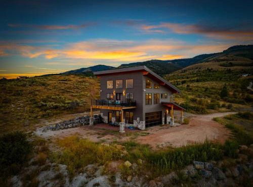 The Overlook - BBQ, Stunning Lake Views, Games