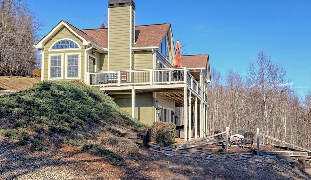 The Overlook by Chatuge Home Concierge Awesome lake and mountain views, fire pit, hot tub, gas grill