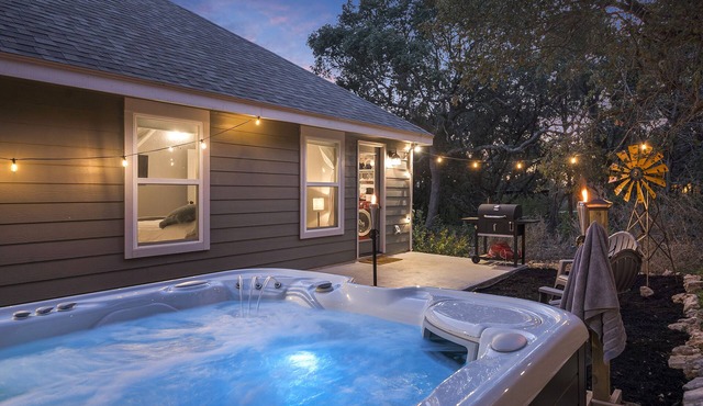 The Overlook Cottage | Serene Spa | Mini Lake View