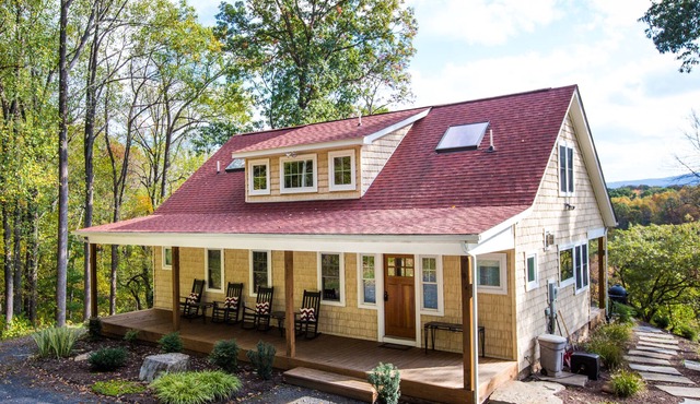 The Overlook Cottage - Spectacular River and Mountain Views