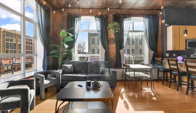 The Overlook: Downtown Cory Block Apartment