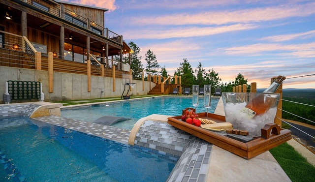 The Overlook w/Outdoor Pool, EV Outlet, Pickleball, Unbelievable Views