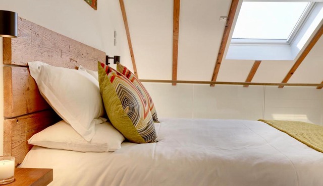 The Owl Barn Wiltshire - Flint