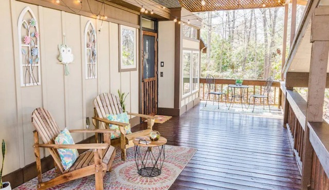 The Owl House cheerful, bright, updated 2B A-frame