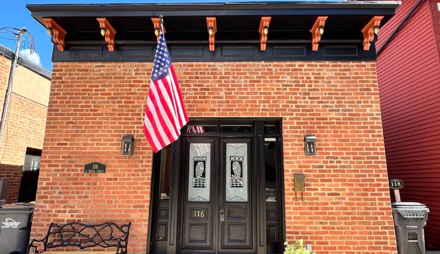 The Owl House nPrivate Downtown Home - An Elegant Oasis with Reserved Parking