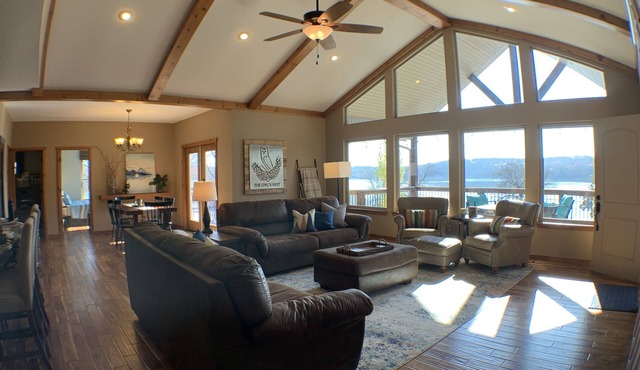 The Owl's Nest - A Quiet Retreat with XL Deck & Lakeviews!