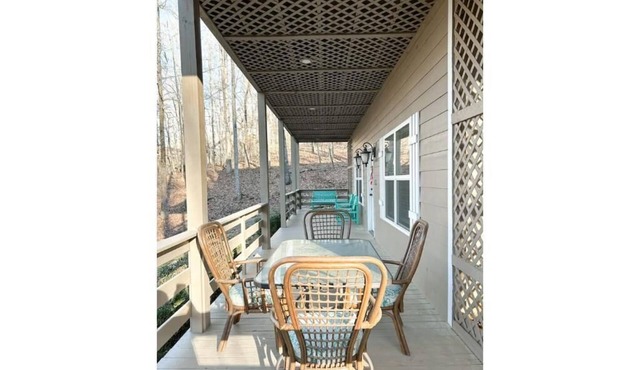 The Owls Nest, 5 bdrm Cabin at Pickwick Lake