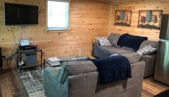 The Owl’s Nest Cabin— 3 Minutes from Salt Fork!