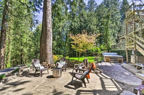 ‘The Owl’s Nest’ w/Hot Tub & Forest Views!