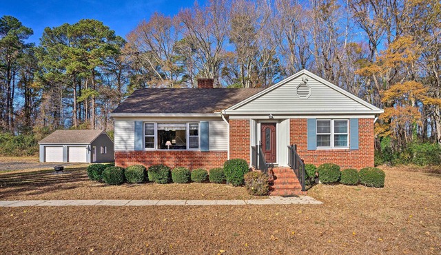 'The Oyster Bed' Retreat w/ Pool & Game Room