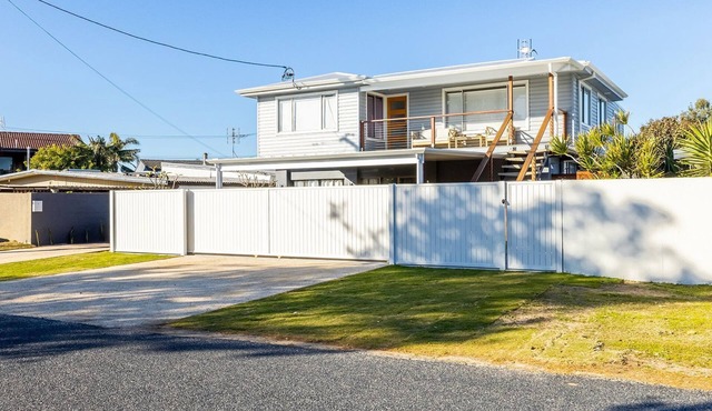 The Pacific Pearl,16 Pacific Avenue, Anna Bay - pet friendly, air con