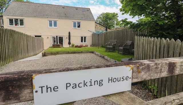THE PACKING HOUSE, pet friendly, with a garden in Rosudgeon