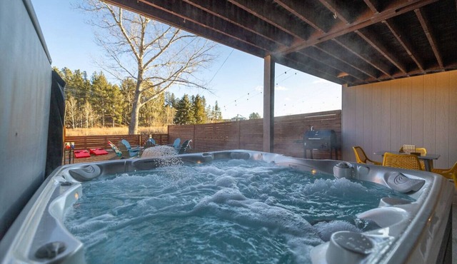 The Paddle House | Hot Tub + Fire Pit Stay