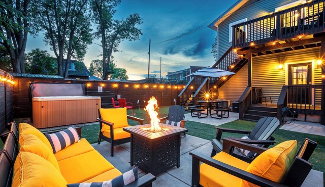 The Paddock ~ 5BR Class & Fun In One! Hot Tub, Fire Pit, Mini Golf, Walkable
