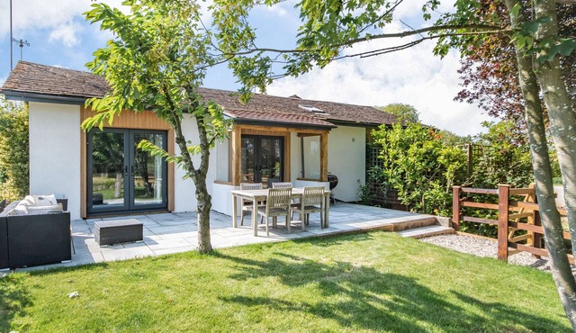 THE PADDOCK, pet friendly, with a garden in Shipston-On-Stour