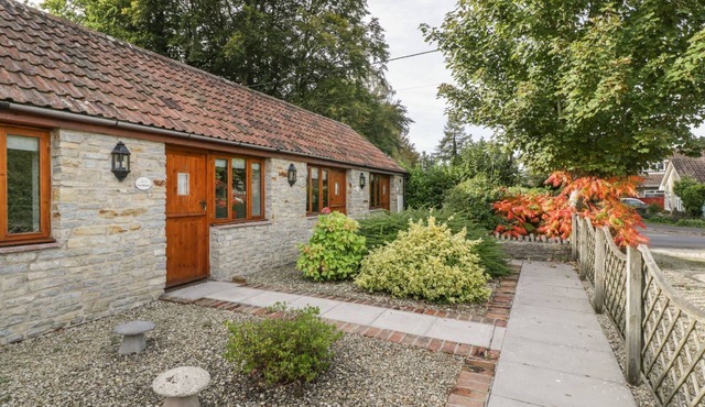 THE PADDOCK, romantic, with a garden in Wells