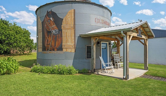 The Painted Silos - The Horse Bin. Elgin, Ft Sill and Lawton areas.