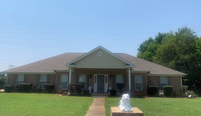 The Palace at the Hampton is Charming and Spacious 4-bedroom house in Tuscaloosa