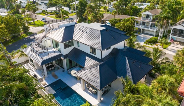 The Palace ~ Walk to Beach/Rooftop Views