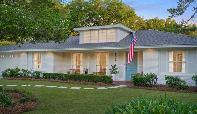 The Palm - East Beach Private Retreat - Saltwater Pool, Hot Tub, Beach Access!