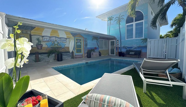 The Palm House@KCB Newly Renovated 3br/3ba Private Pool Canal Front Cabana Club