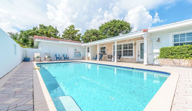 The Palm House: Spacious, Stylish, & Perfectly Located in North Palm Beach!