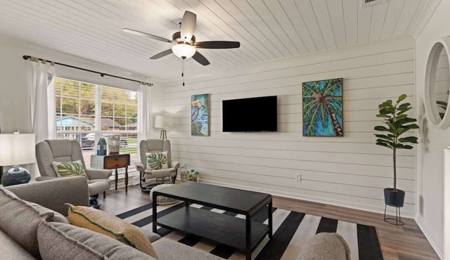 The Palm/Pet- Friendly