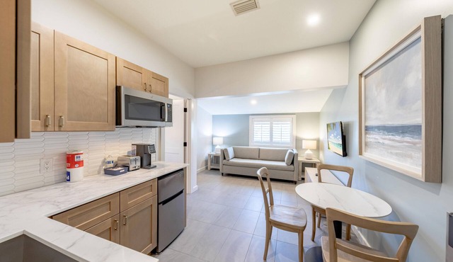 The Palmetto Inn - Spotted Seatrout - King 1 Bdrm Suite