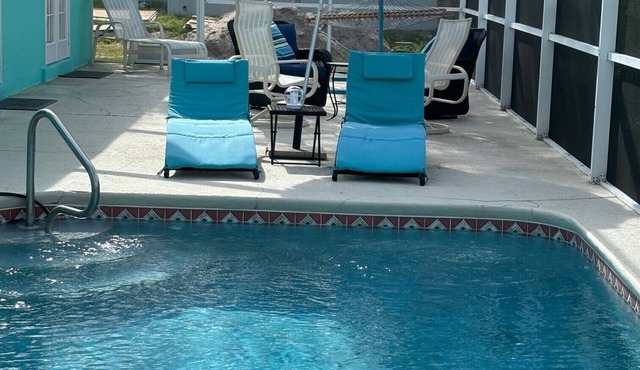 The Palms - 3 miles to the beach - Heated Pool - Sleeps 6