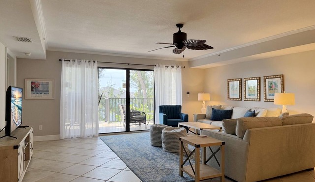The Palms – 3BR Condo with Balcony & Pool