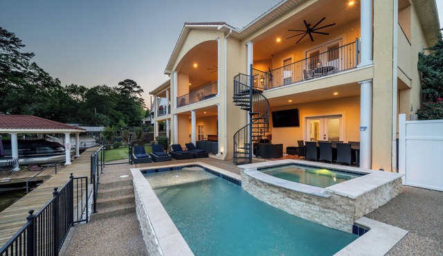 The Palms at Chesswood - Luxury, Pool, & Dock!