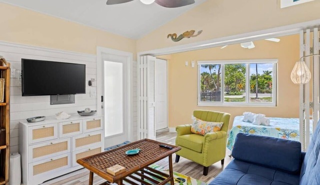 The Palms Cottage Two- A Green Haven on Sanibel