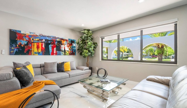 The Palms/Heated Pool/Pool Table/BBQ/Foosball Table/Work Area