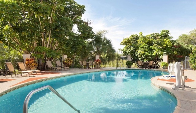 The Palms Inn & Suites