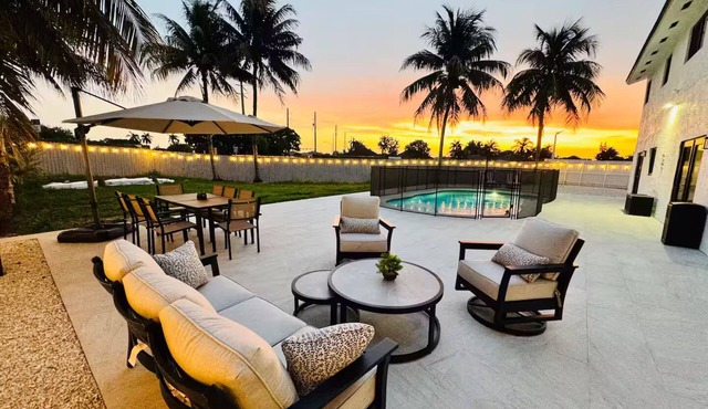 The Palms - Lux Home in Miami w Pool & Huge Patio