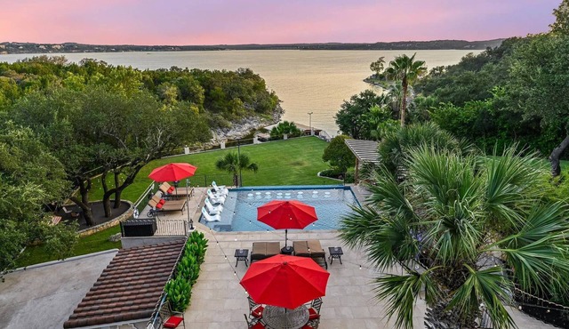 The Palms on Lake Travis Estate - Waterfront with Dock & Pool - Close to Austin