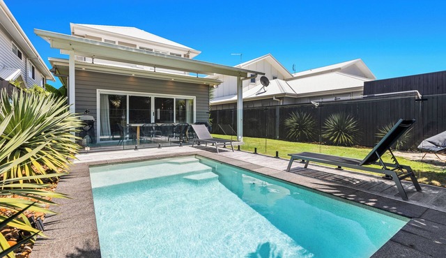 'The Palms on Nautilus' - Beach house on the park & sea