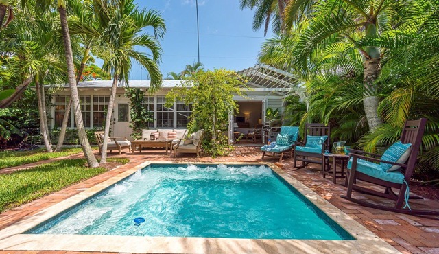 The Palms Resort Oasis - Guest House Full Kitchen