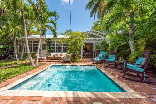 The Palms Resort Oasis - Guest House Full Kitchen