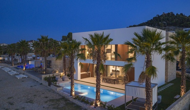 The Palms Resort Villa Waterfront with Pool
