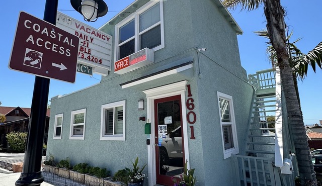 The Palomar Inn
