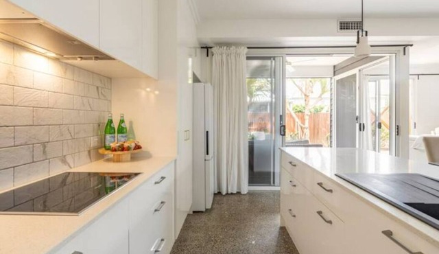 The Pandanus House /Lush Garden/2 Car Garage