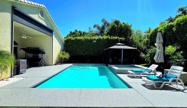 The Panorama Oasis: Saltwater Pool, Spa & EV Charger
