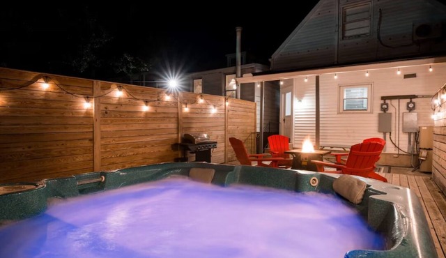 The Paper Plane ~ Hot Tub, Fire Pit, Deck, Grill