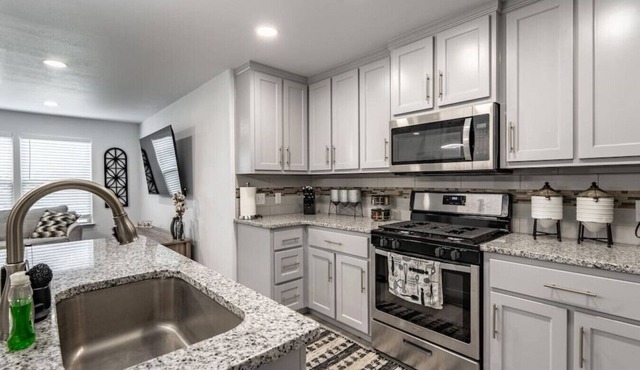 The Paramount - 3BR/2BA - Pet Friendly